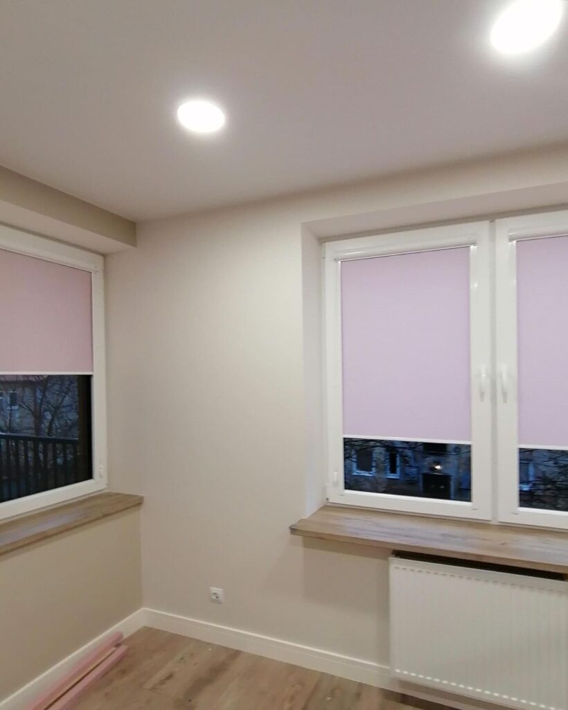 розовые рулонные шторы 1