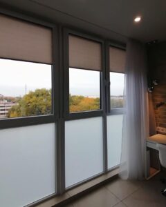 Рулонные шторы на панорамных окнах